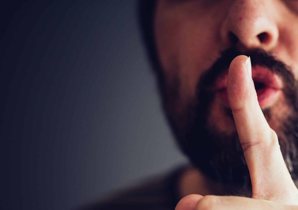 Comment aménager un espace bureau discret dans une entrée ?